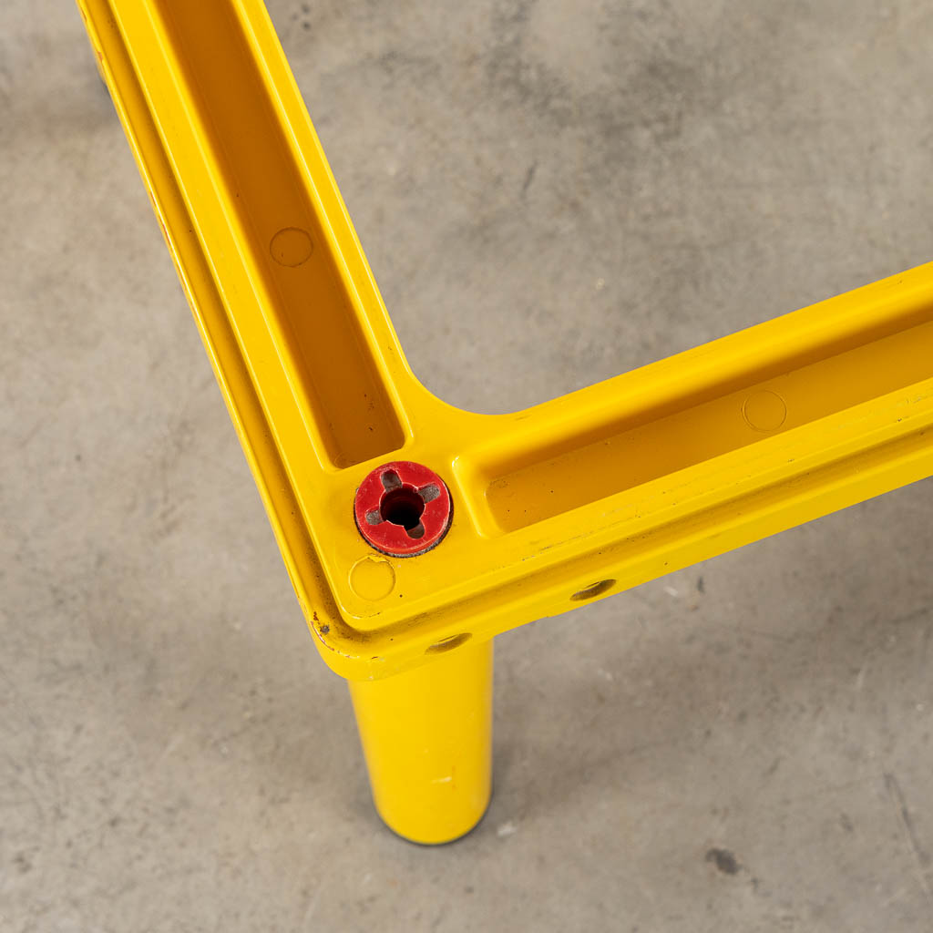 Kartell, a vintage table 