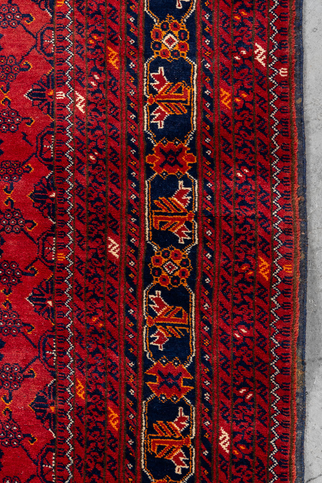 An Oriental hand-made carpet, Afghan. (L:290 x W:193 cm)