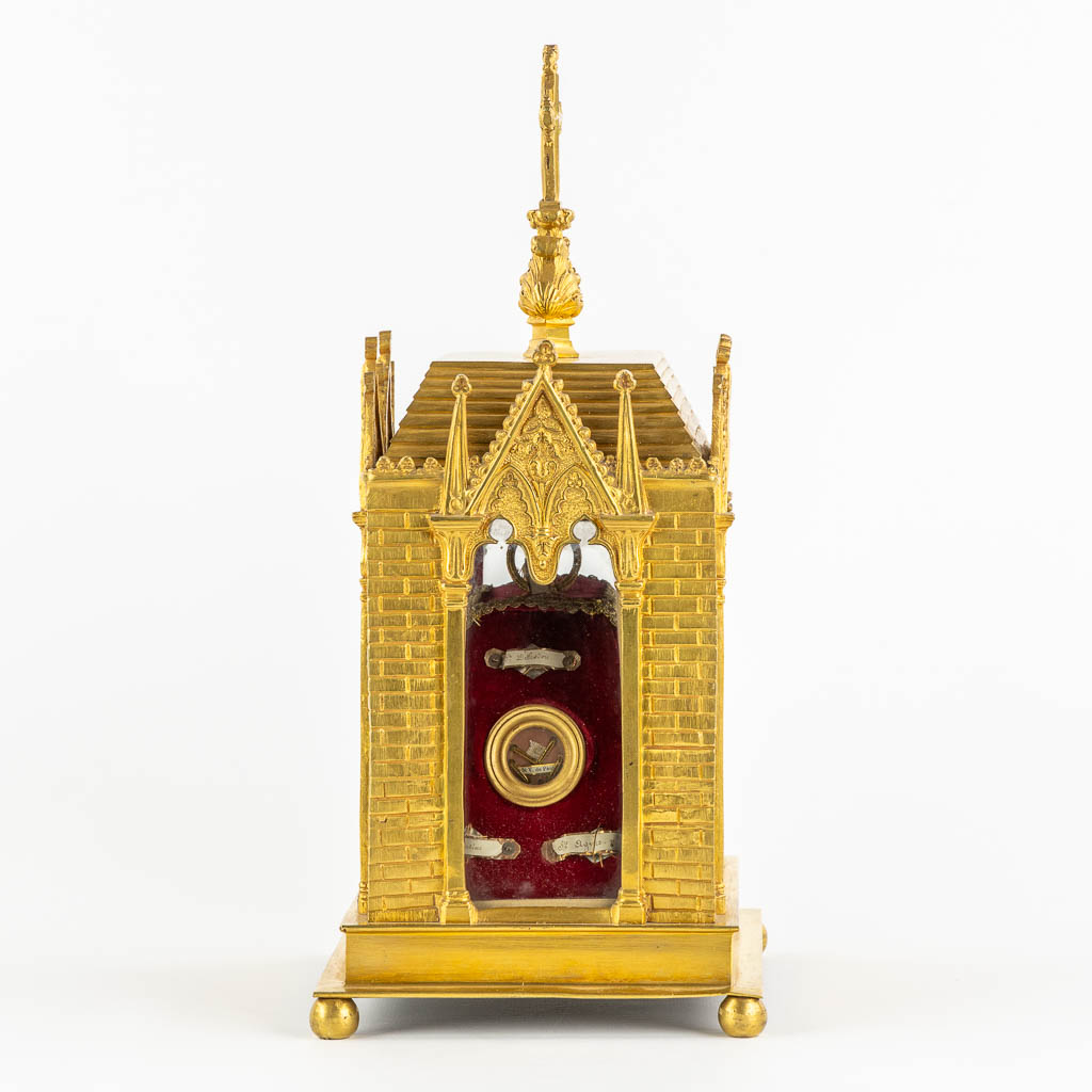 A reliquary shrine, gilt bronze with 23 relics. 19th C. (L:17 x W:22 x H:36 cm)