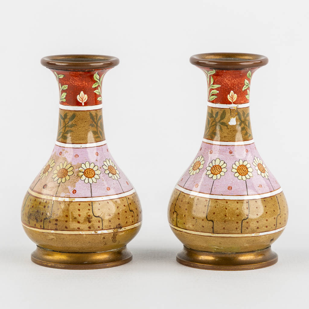 A pair of vases with an enamel decor, Art Nouveau. (W:4,5 x H:7,5 cm)