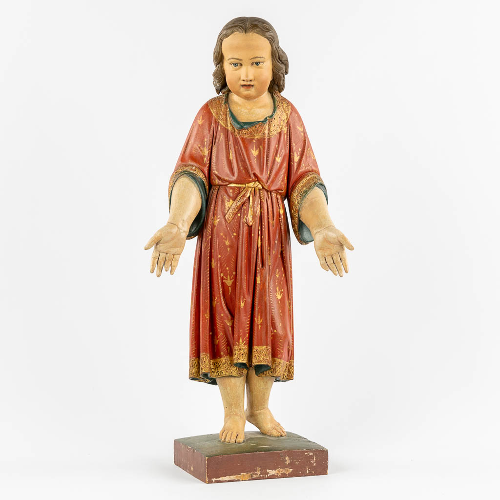 Een antieke houtsculptuur en rijk gepatineerde figuur van Jezus Christus. (c.1900)