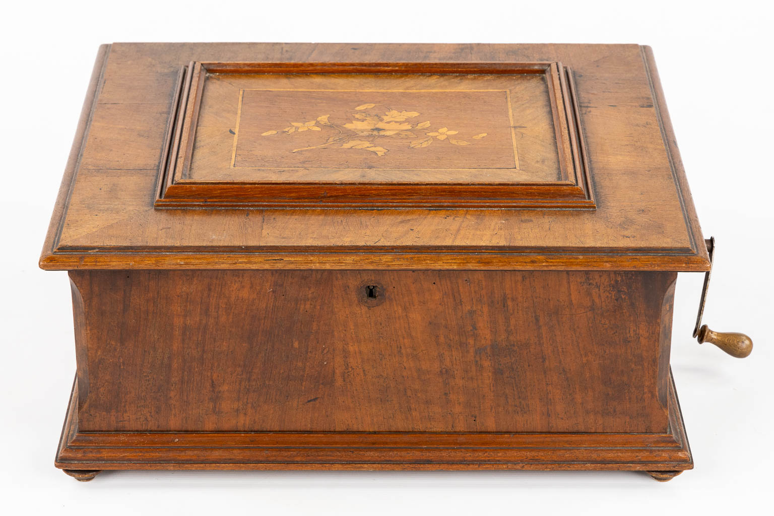 Polyphon, a music box in a wood chest. 10 records. (L:47 x W:54 x H:23 cm)