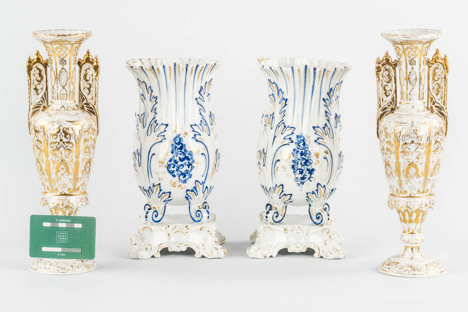 Two pairs of Vieux Paris vases one with ajoured handles, gilt porcelain. 19th C. 