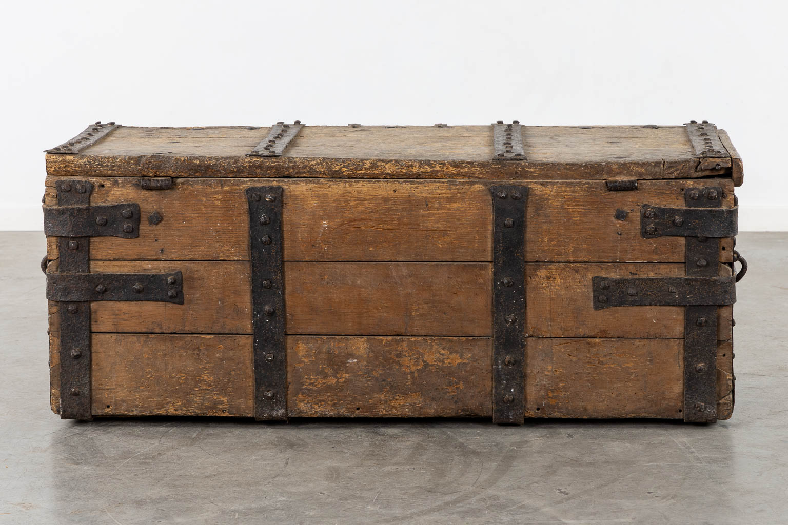 An antique chest with wrought iron hardware, Northern France or Flanders, circa 1600. (L:59 x W:130 x H:51 cm)