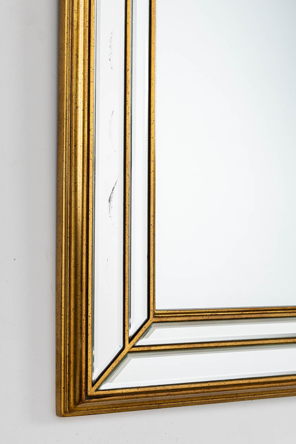 Deknudt, a decorative mirror. (W:80 x H:104 cm)