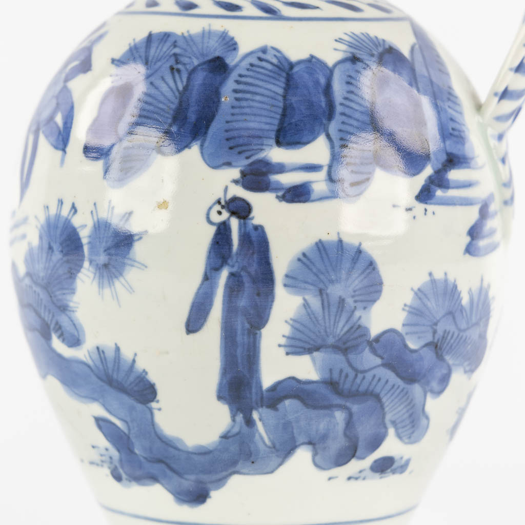 A Chinese pitcher, blue-white mounted with silver, Netherlands, 17th C. (L:12 x W:13 x H:25 cm)