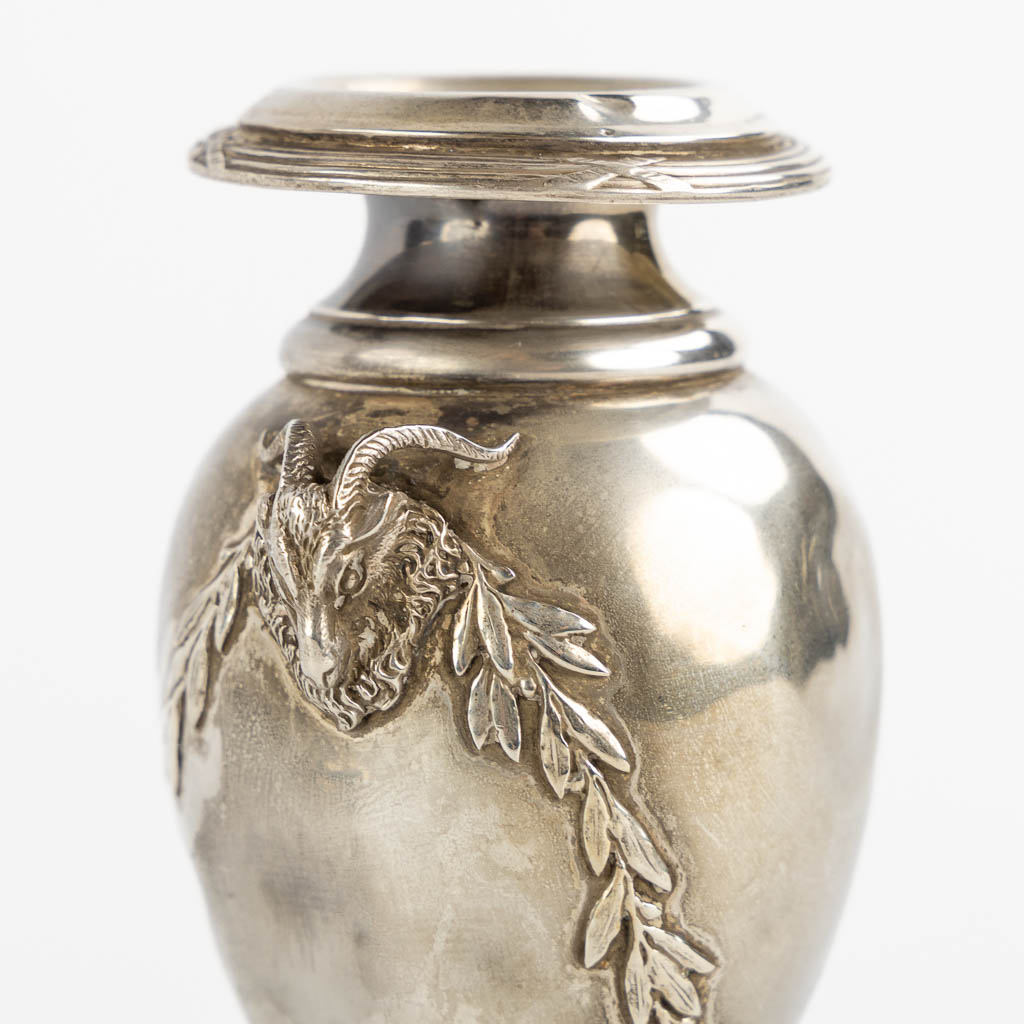 A silver vase and ajoured bowl, gross weight: 505g. (H:17 x D:22 cm)