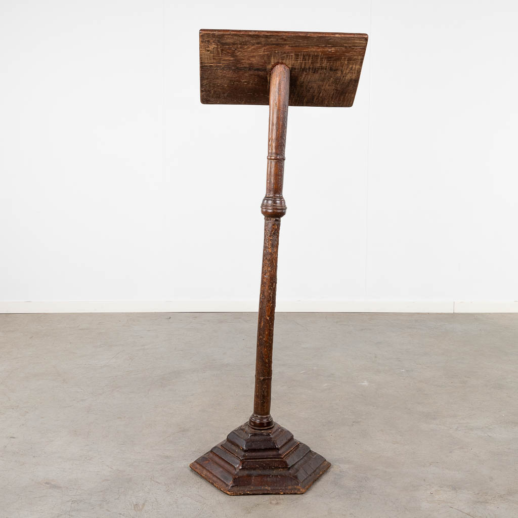 An antique lectern. 18th/19th C. (L:40 x W:50 x H:140 cm)