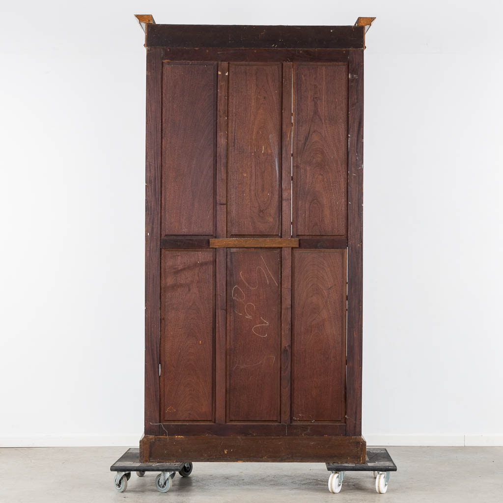 An English display cabinet, Library cabinet, 19th C. (L:49 x W:125 x H:230 cm)