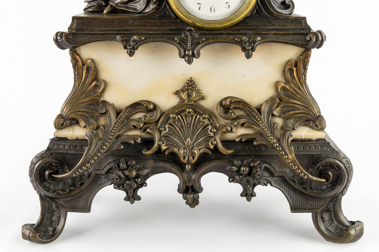 A mantle clock with a lady, patinated bronze on marble. (c.1900).