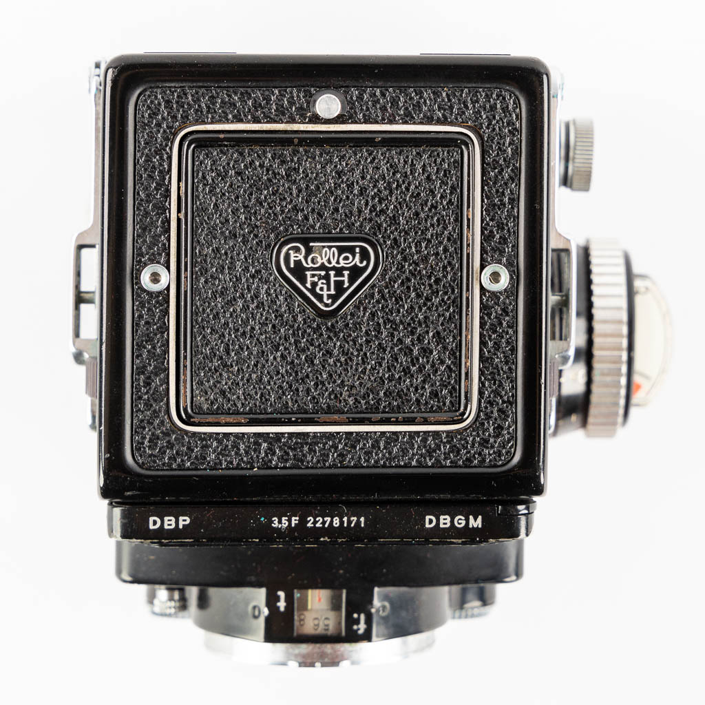 Rolleiflex Synchro-Compur, Franke & Heidece, Germany. (L:11,5 x W:11 x H:16 cm)