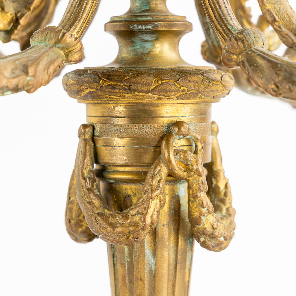 A pair of gilt bronze candelabra, mounted with crystal in a Louis XVI style. Circa 1900. (H:51 x D:34 cm)