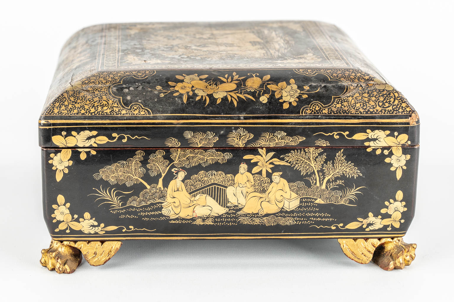 A Chinese Canton export game box, lacquered with hand-painted decors. 