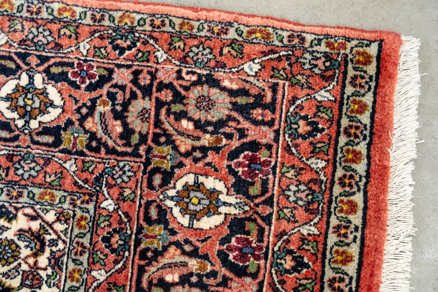 A Persian hand-made carpet, Bidjar. Iran. (L:203 x W:295 cm)