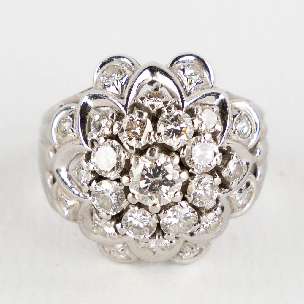 A ring, 18kt white gold with brilliants. Appr. 1,2 ct. 9,93g, ring size 55. 