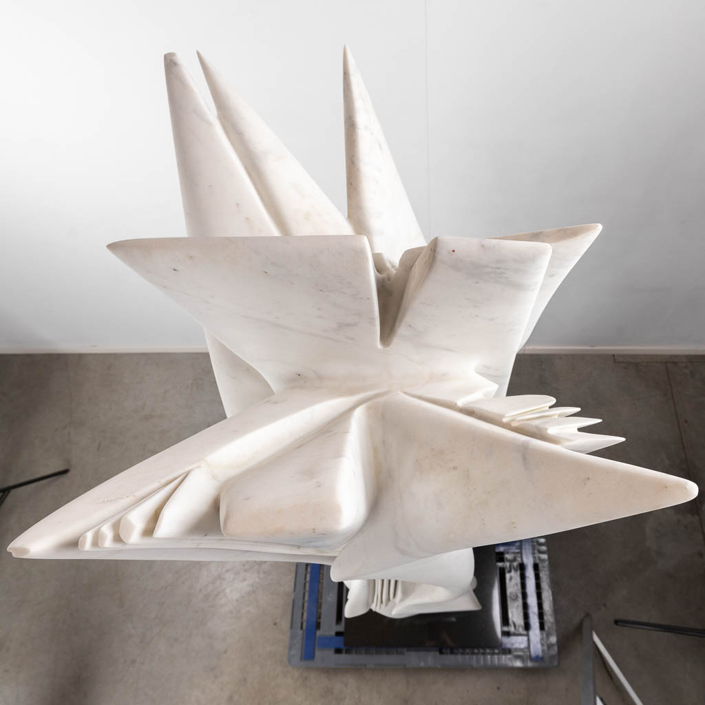 Pablo ATCHUGARRY (1954) 'Untitled' Een sculptuur in witte Carrara marmer, 2008. (L:61 x W:50 x H:226 cm)