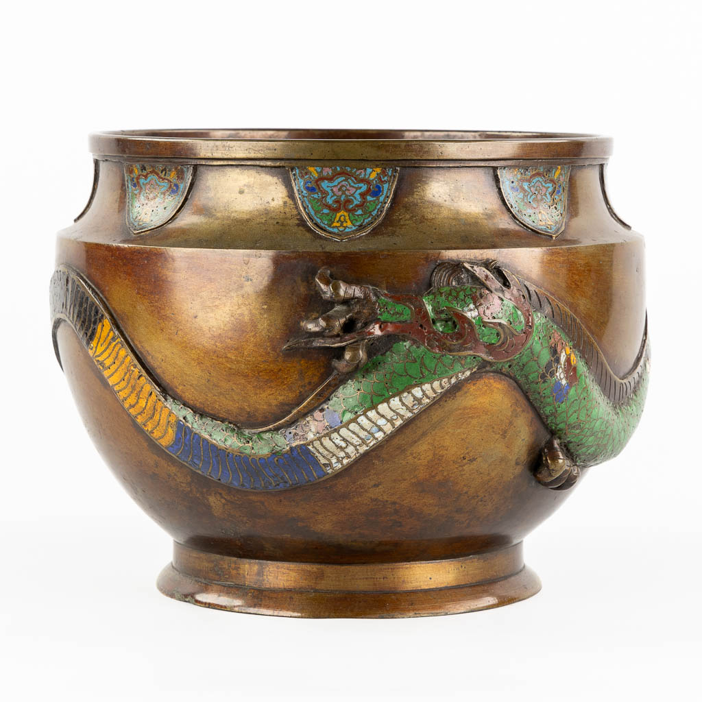 A Jardinière or Cache-Pot, Relief dragon decor and finished with Chamsplevé enamel. (H:27 x D:38 cm)