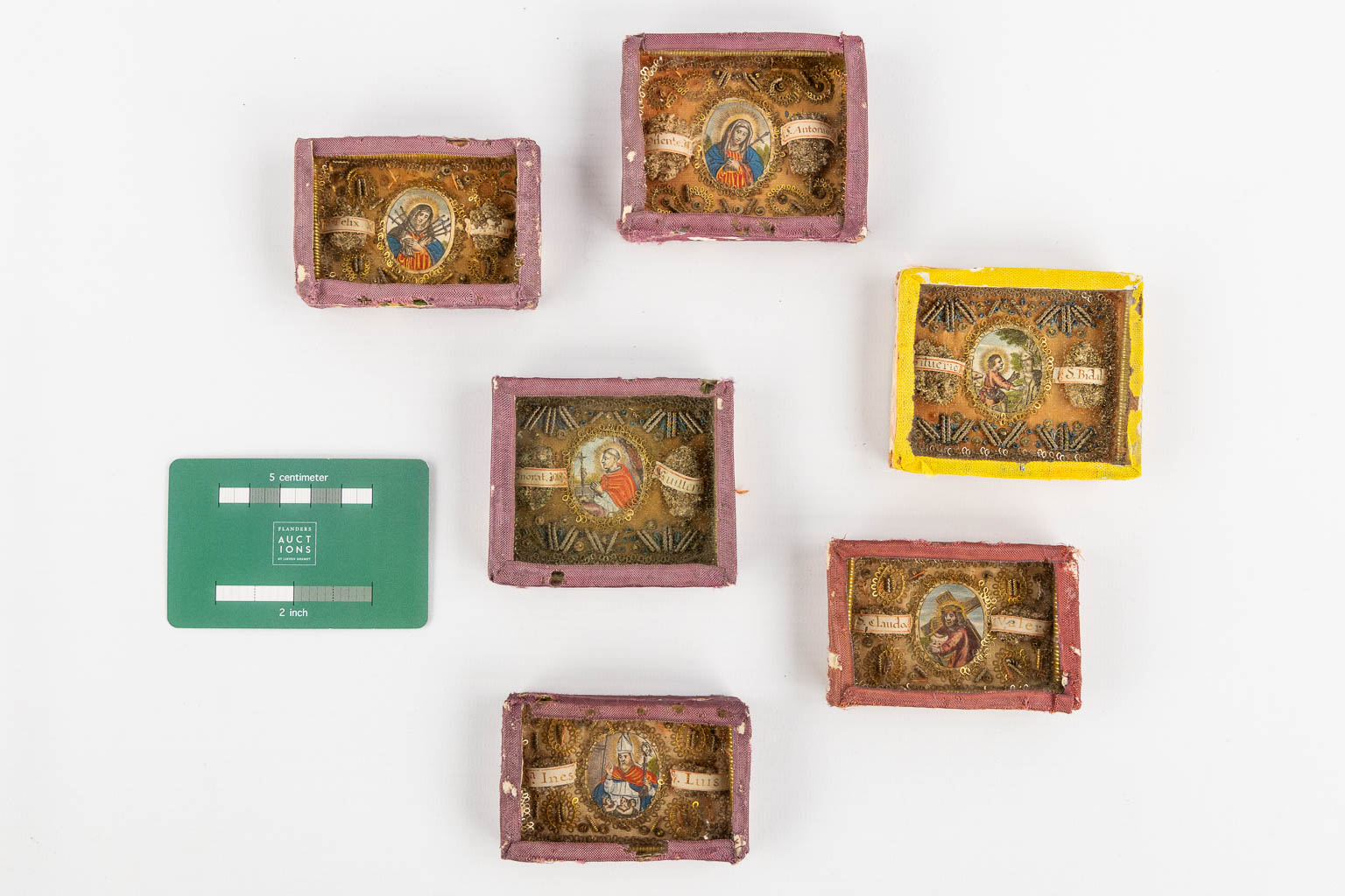 A collection of 6 reliquaries, Southern Europe, late 18th C.  (W:7,8 x H:6,5 cm)