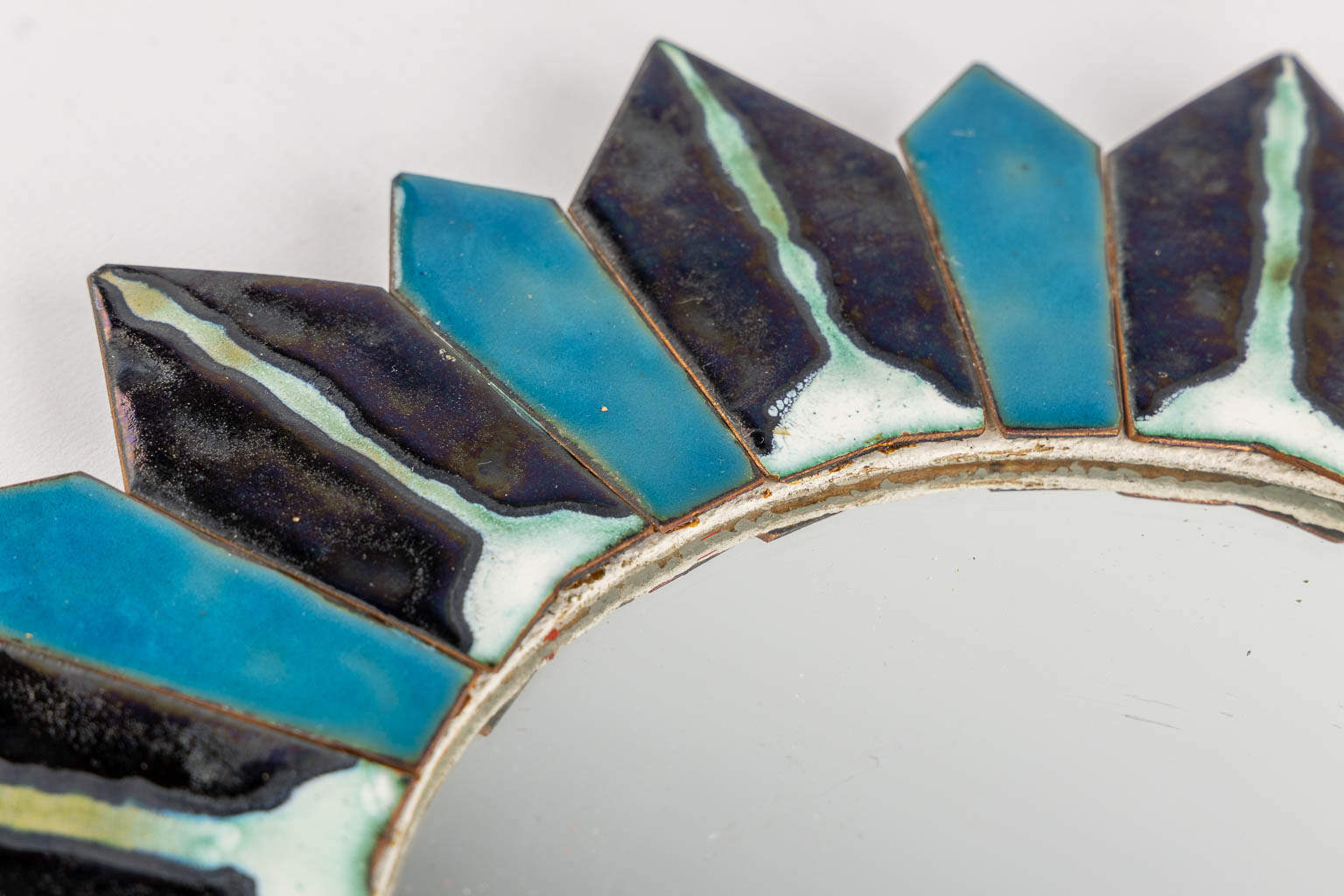 A mid-century Sunburst mirror, blue and black enamel on copper, glass. (D:31,5 cm)