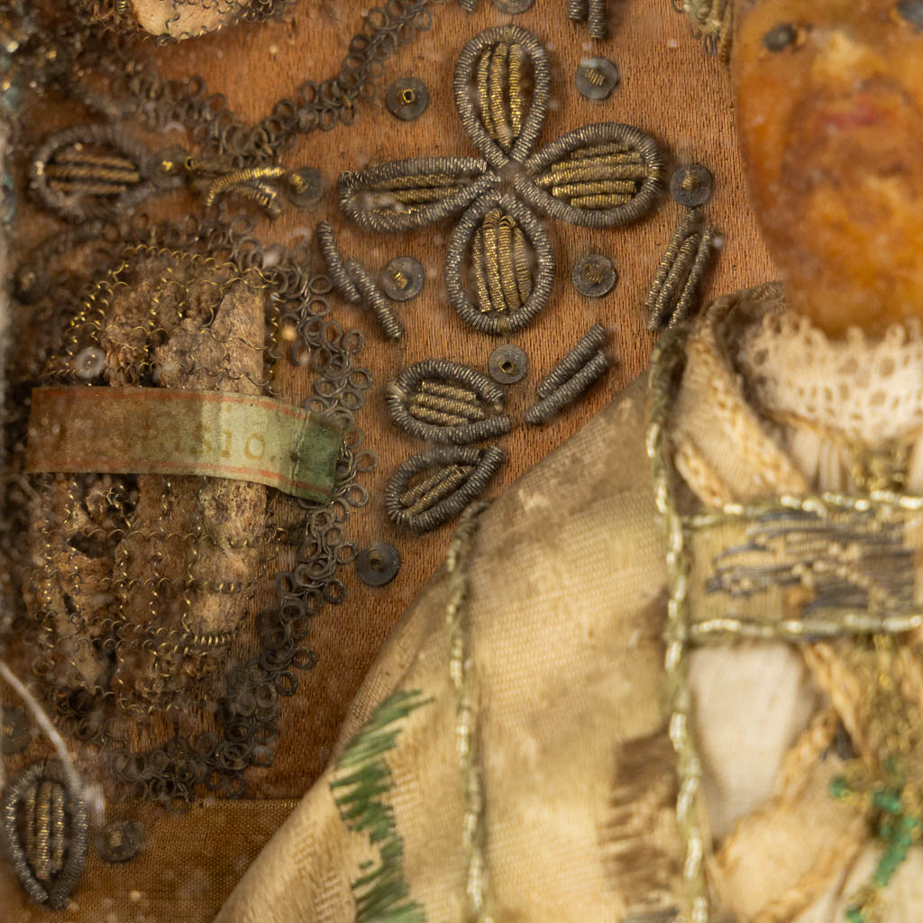 A large reliquary box with 5 relics and a wax figurine, Saint Vincent, Martyr. (W:16 x H:21 cm)