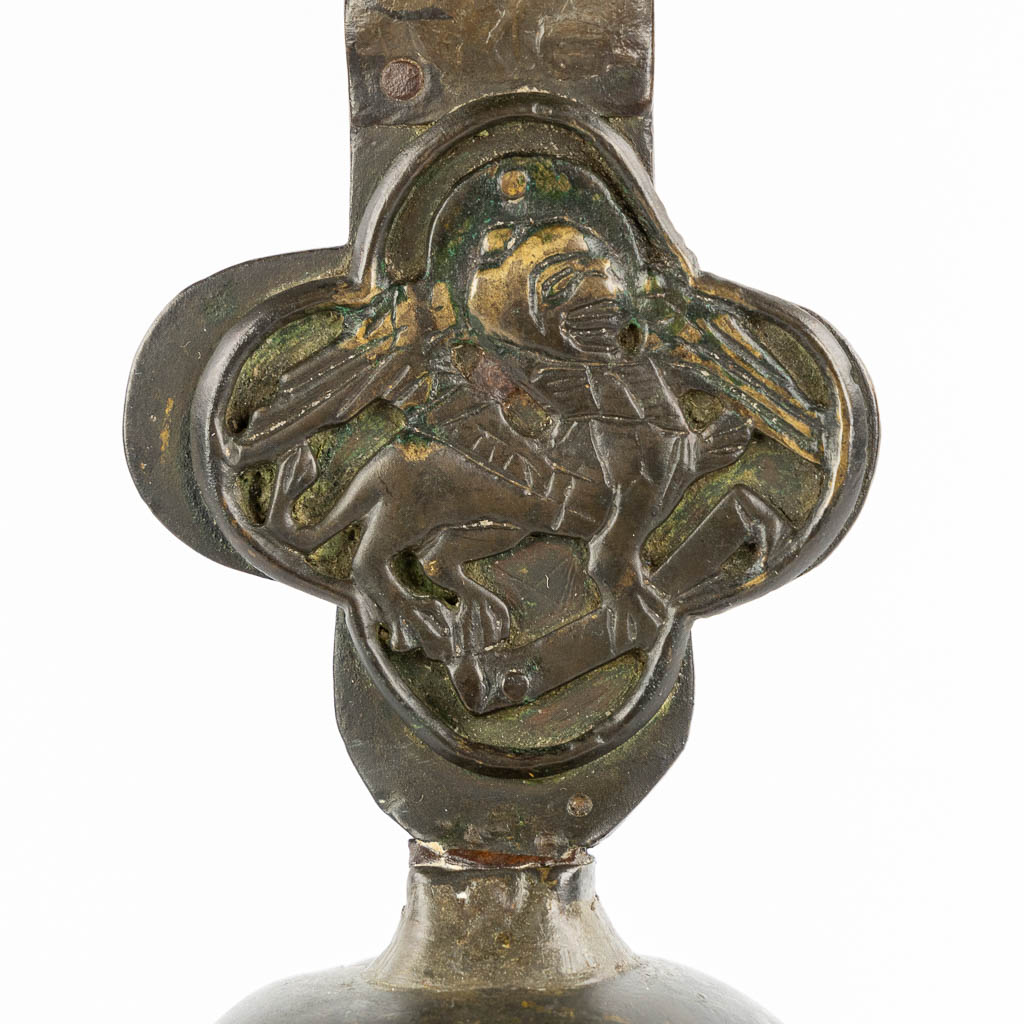 A processional crucifix, bronze. End of the 14th C. (W:28,5 x H:53,5 cm)