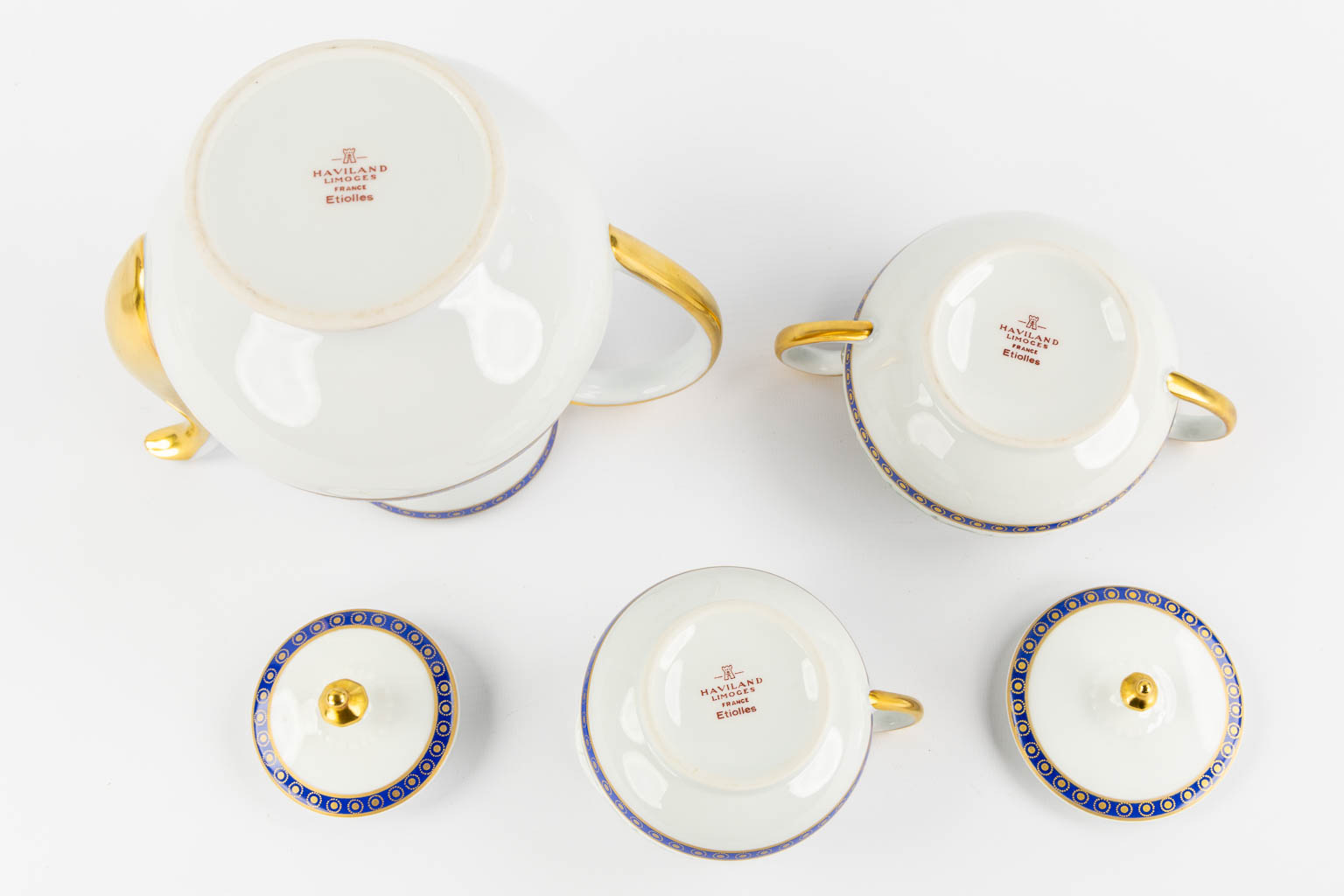 Limoges Haviland, 'Etoiles' een groot dineer en koffieservies. 71 stuks.