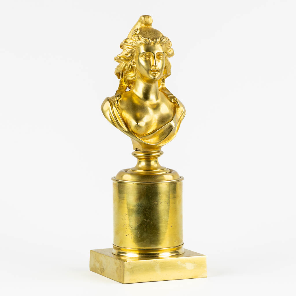 A small bust 'Marianne De France', gilt bronze. Empire period. (L:13,5 x W:13,5 x H:40 cm)