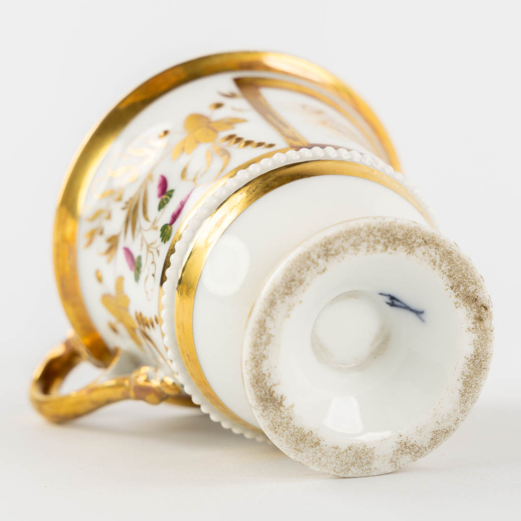 Various pieces of Vieux Bruxelles and Vieux Paris porcelain, mostly with gilt. 18th and 19th C. (H:18,5 cm)