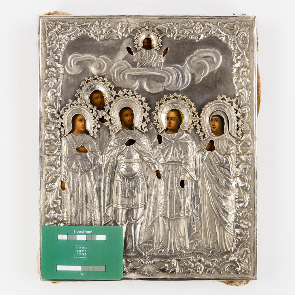 Een Russische Familieicoon met afbeelding van heiligen, martelaars en Christus, Zilver Rizza gedateerd 1857. (W:23 x H:28 cm)