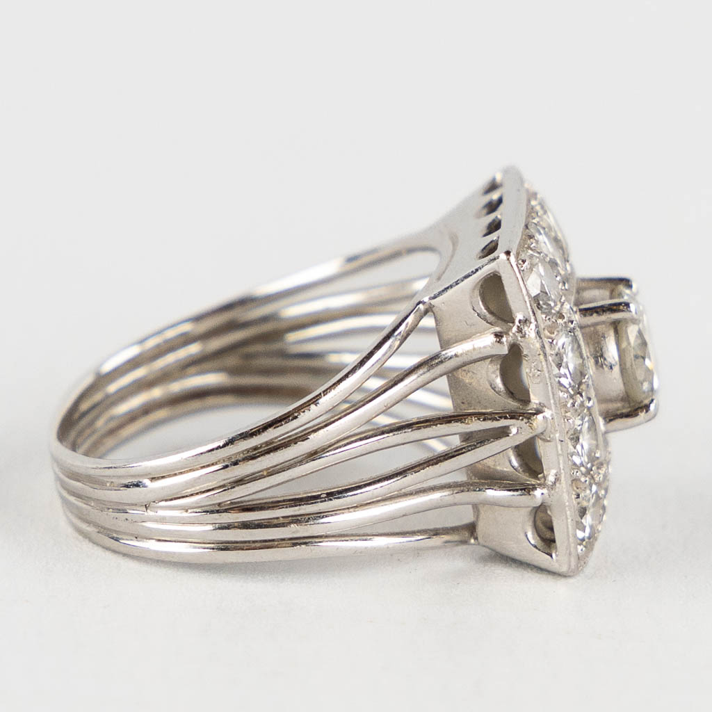 A ring, 18 kt white gold with brilliants. 6,90g, ring size 54. 