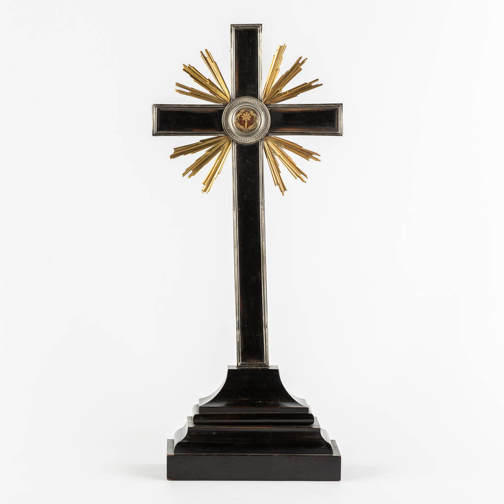 A crucifix with sunburst rays, mounted with a sealed theca and a relic of the True Cross. 19th C. (L:9 x W:21 x H:49,5 cm)