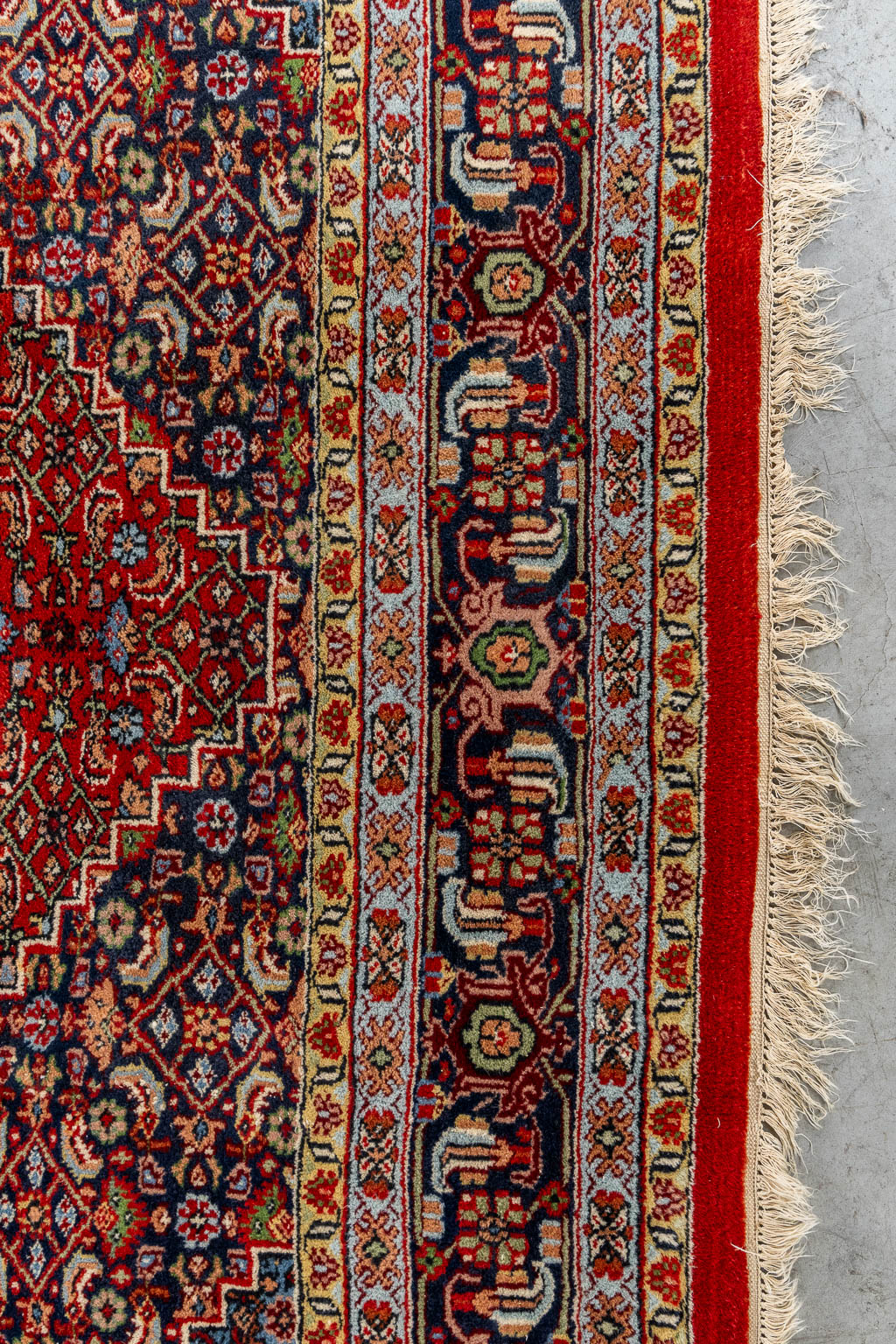 An Oriental hand-made carpet, Bidjar. (L:300 x W:210 cm)