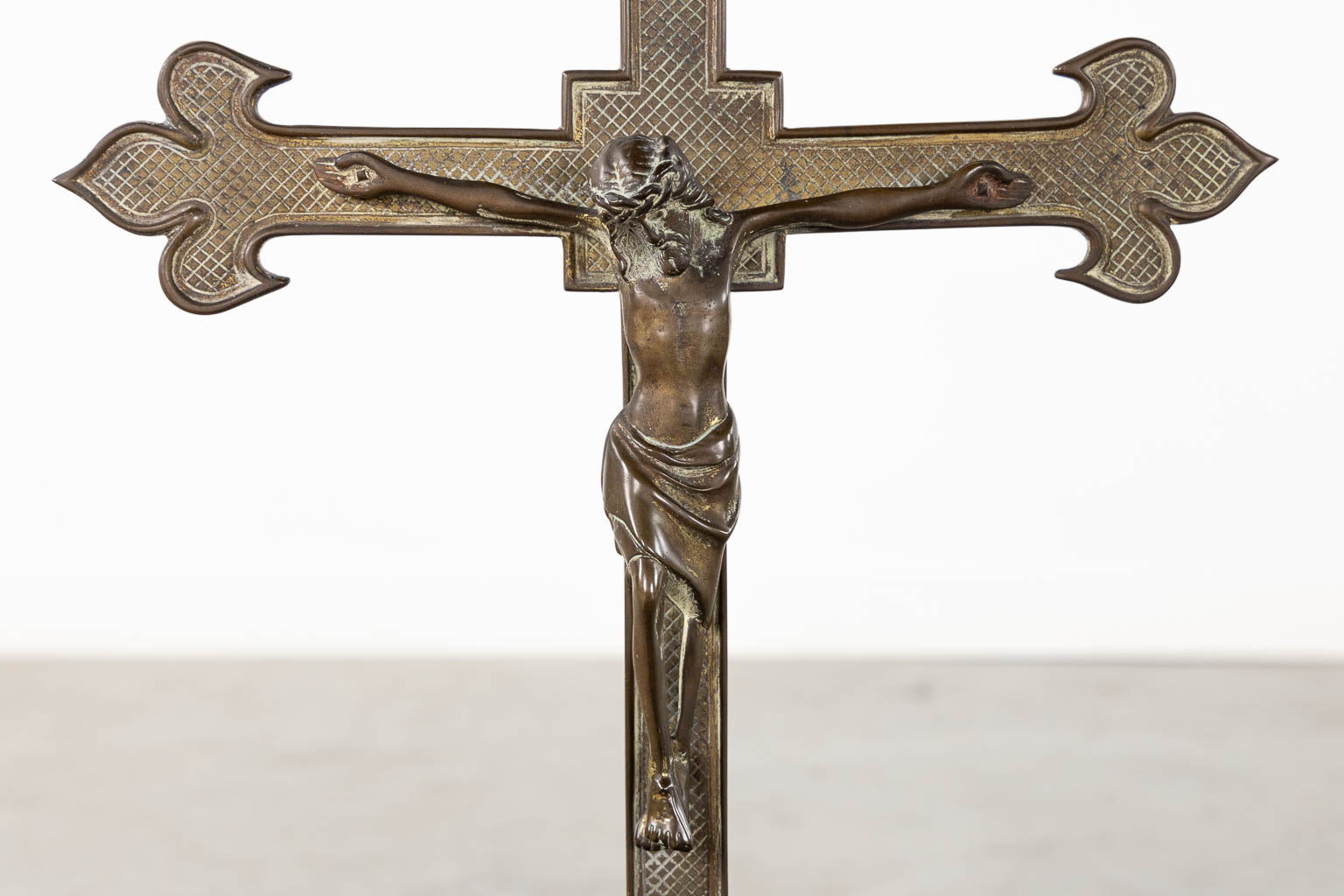 An altar crucifix with two matching candelabra, patinated bronze. Gothic Revival, Circa 1900. (W:29,5 x H:58 cm)