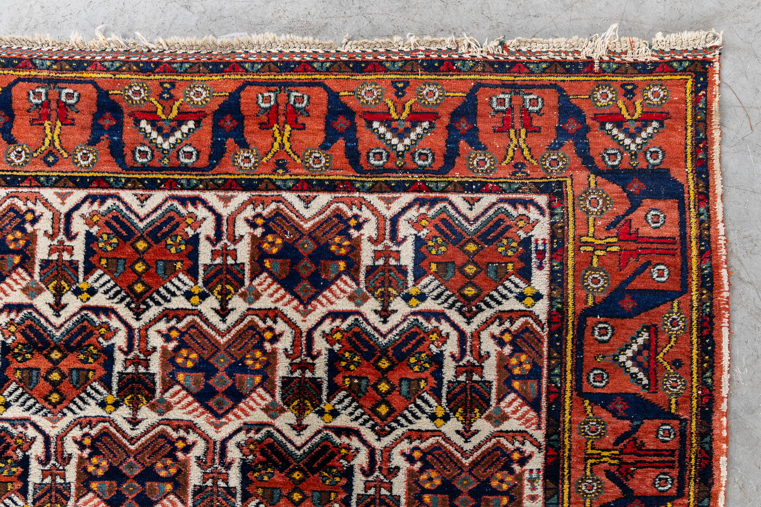 A Geometric Oriental hand-made carpet. (L:192 x W:157 cm)