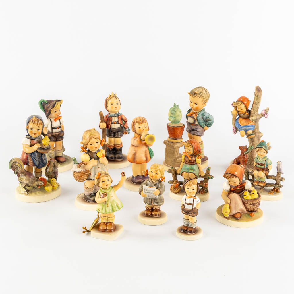 Hummel, 13 figuren. (H:16 cm)