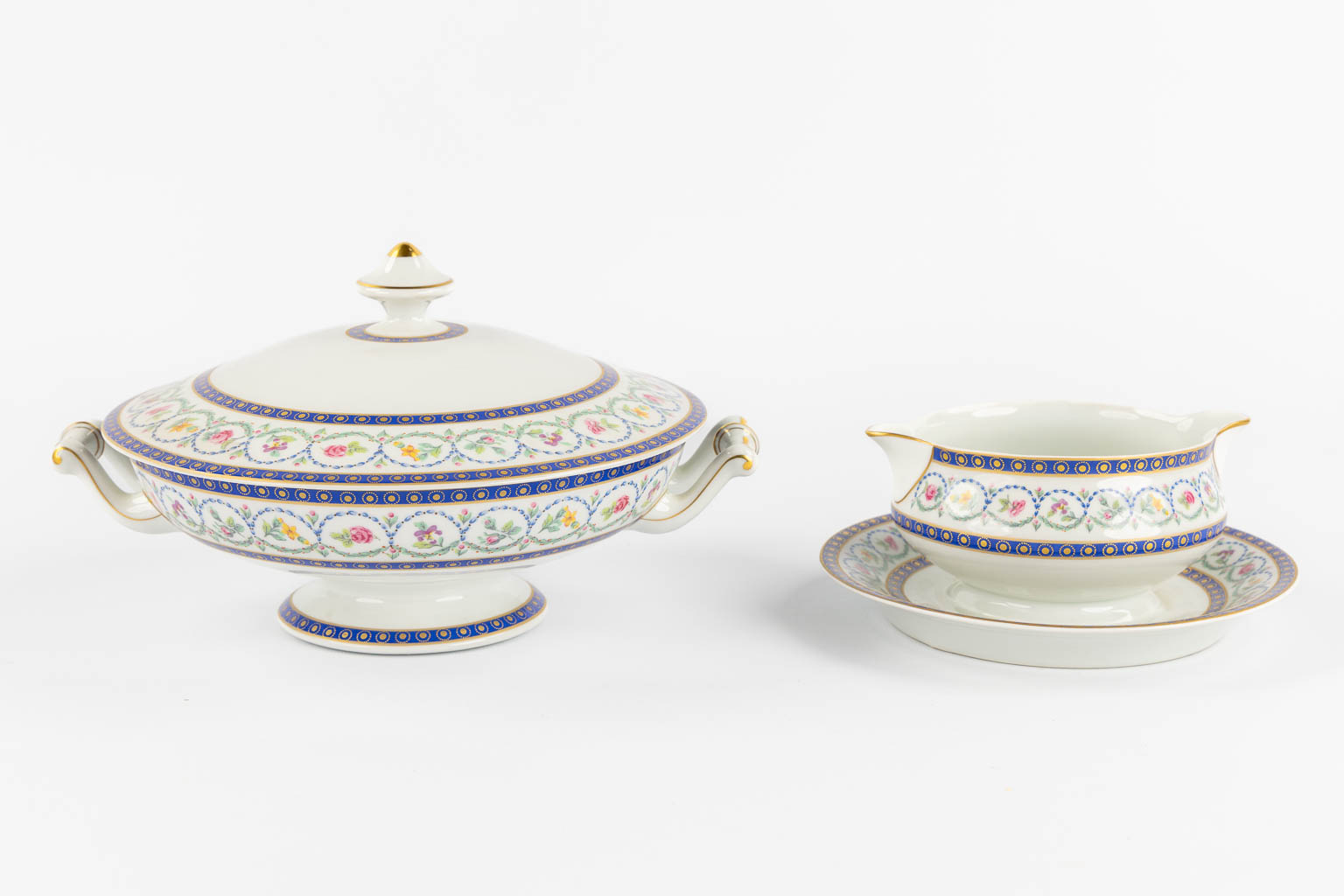 Limoges Haviland, 'Etoiles' een groot dineer en koffieservies. 71 stuks.