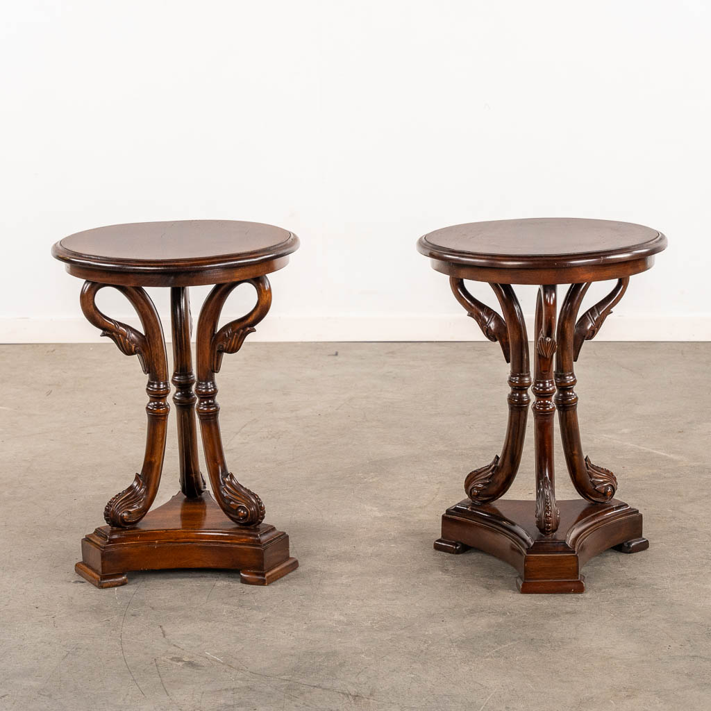 A pair of occasional side tables with sculptured swans, Directoire style, 20th C. 