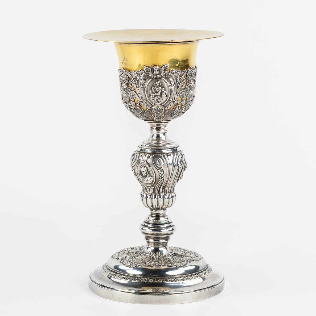 A silver chalice with a vemeil cuppa, rich decor in Baroque style. 19th C. (H:26 x D:14 cm)