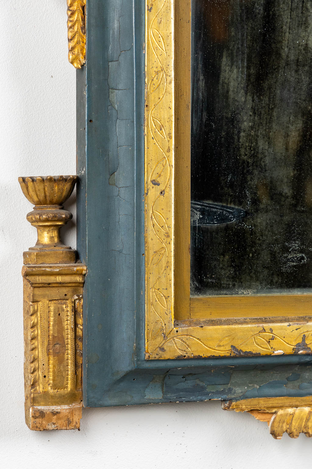 An antique mirror, gilt and patinated wood, late 18th, early 19th C. (W:84 x H:114 cm)