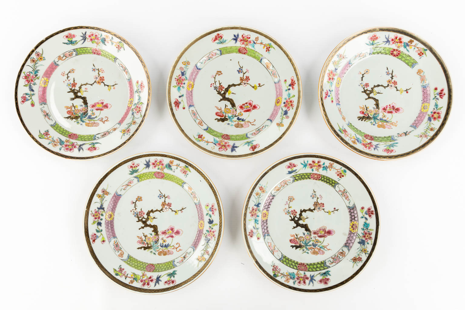 Five Chinese Famille Rose plates with blossoms and flowers. (D:23 cm)