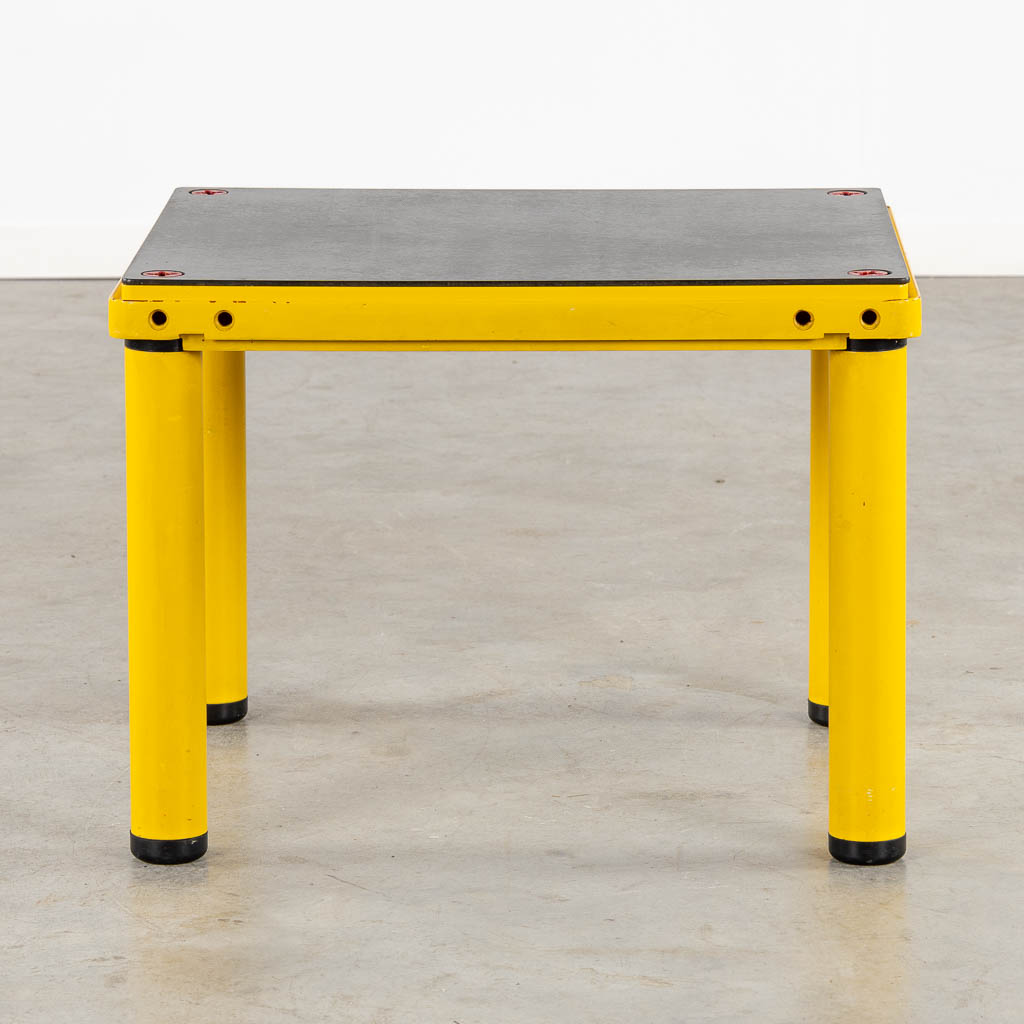 Kartell, a vintage table 