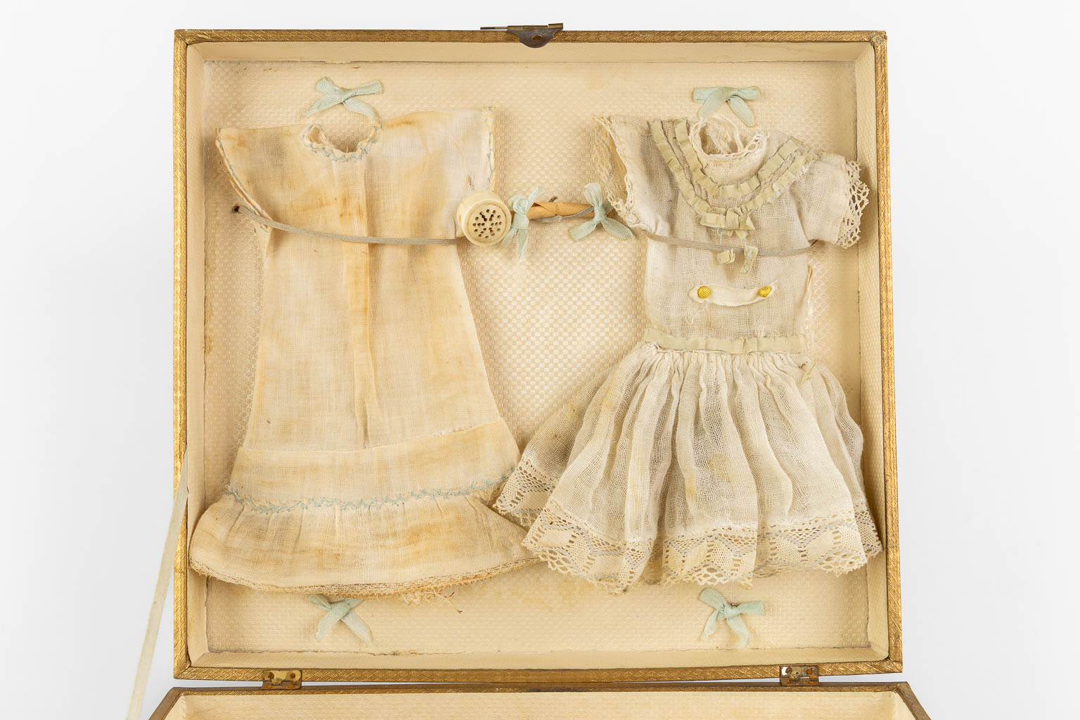 Armand Marseille, nr. 390, in the original box. Germany, circa 1912. (L:27 x W:31 x H:13 cm)