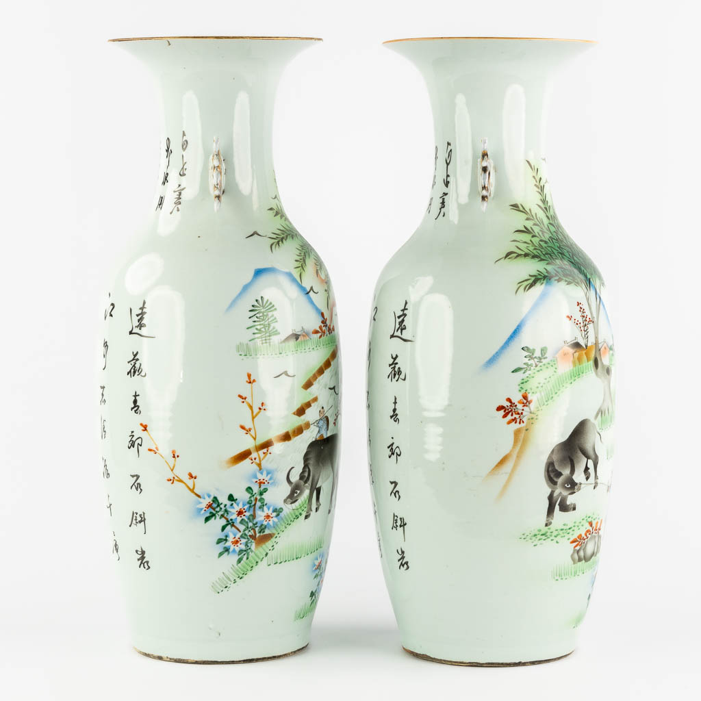 Twee paar Chinese Famille Rose vazen, 20ste eeuw. (H:58 x D:23 cm)