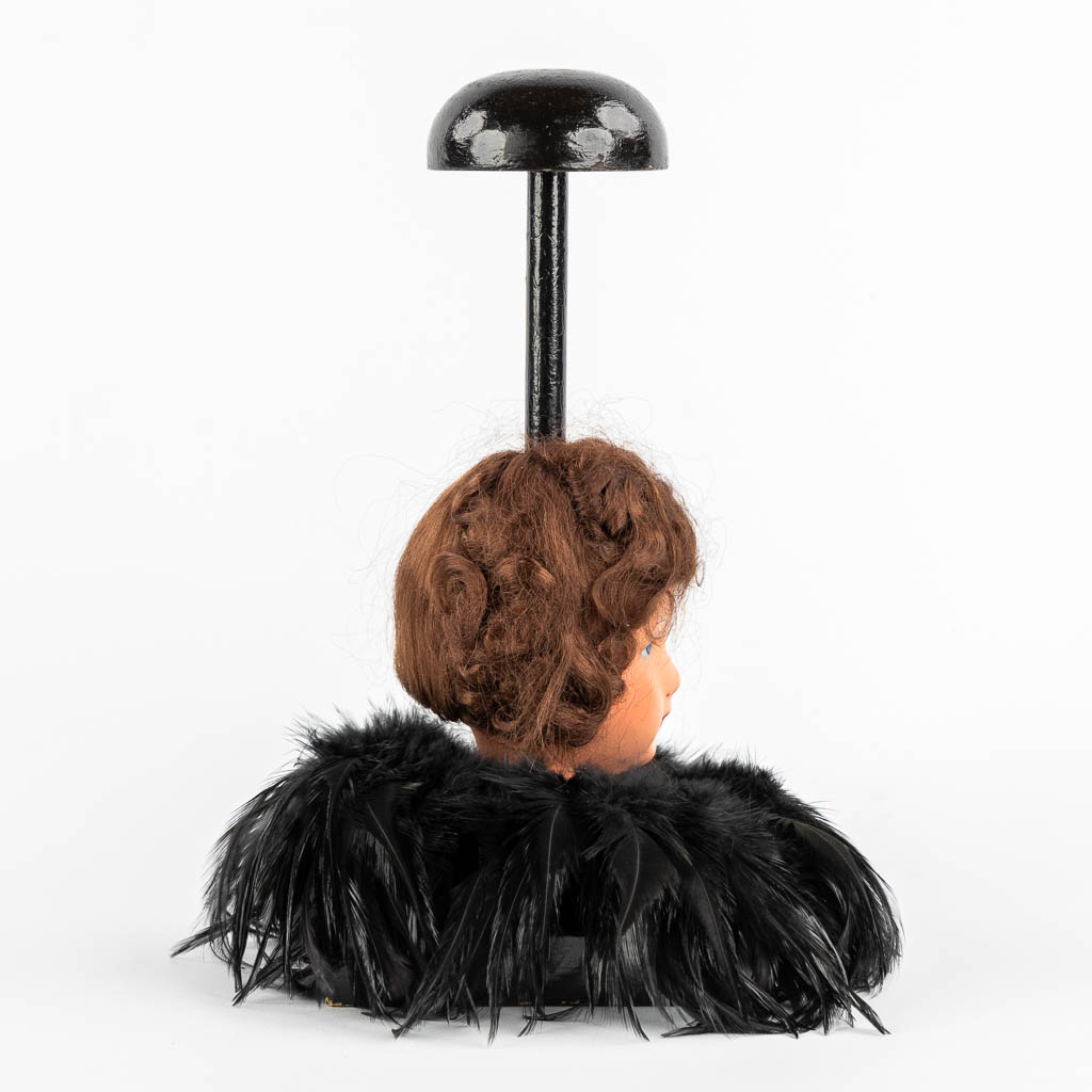 A wood hat stand with a Papier-Mache doll with glass eyes. (H:27 cm)