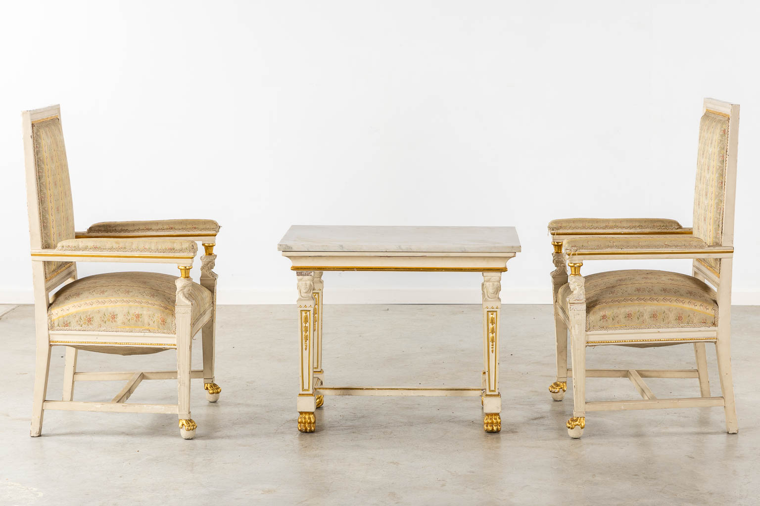 A pair of armchairs and side table, sculptured wood in Empire style. Italy, circa 1920. (L:54 x W:62 x H:105 cm)