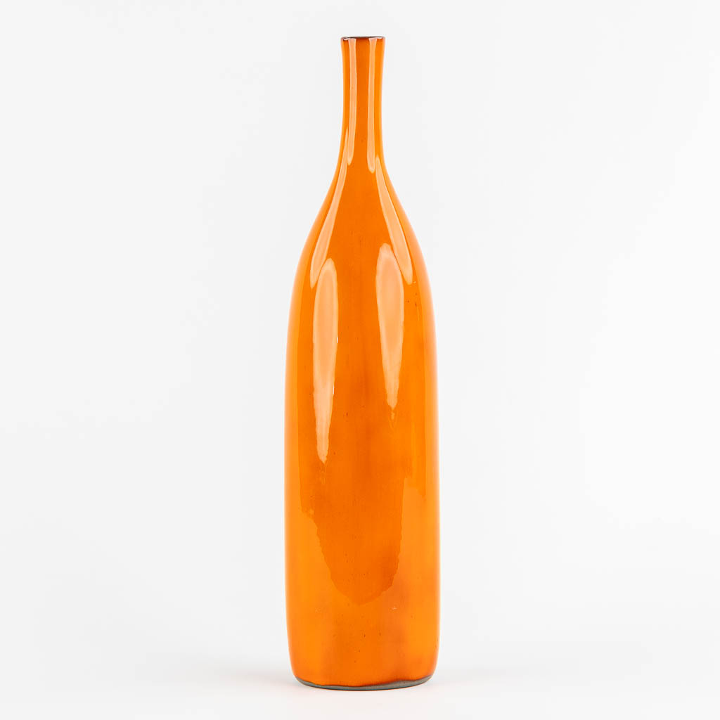 Jacques & Dani RUELLAND (XX-XXI) 'Orange vase'. (H:39 x D:9 cm)