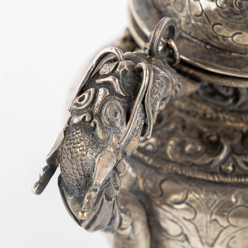 A small silver and Ceremonial teapot, Probably Tibet. (L:7 x W:12 x H:11,5 cm)