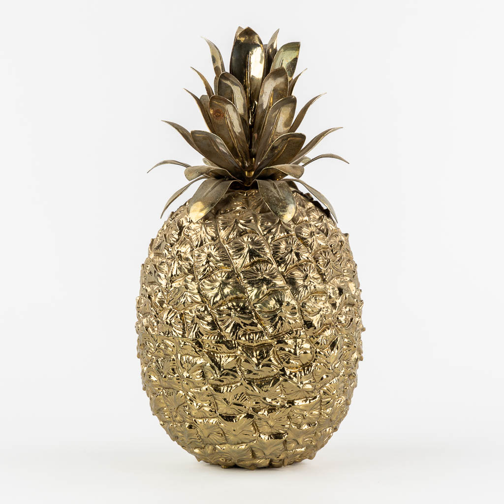 Een mid-century ijsemmer in de vorm van een ananas. (H:34 x D:16 cm)