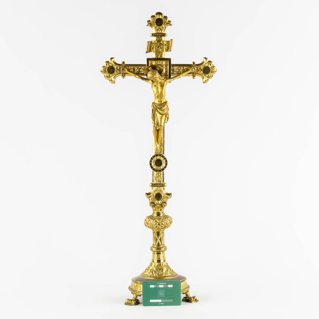 An altar crucifix, gilt bronze. (W:26 x H:65 cm)