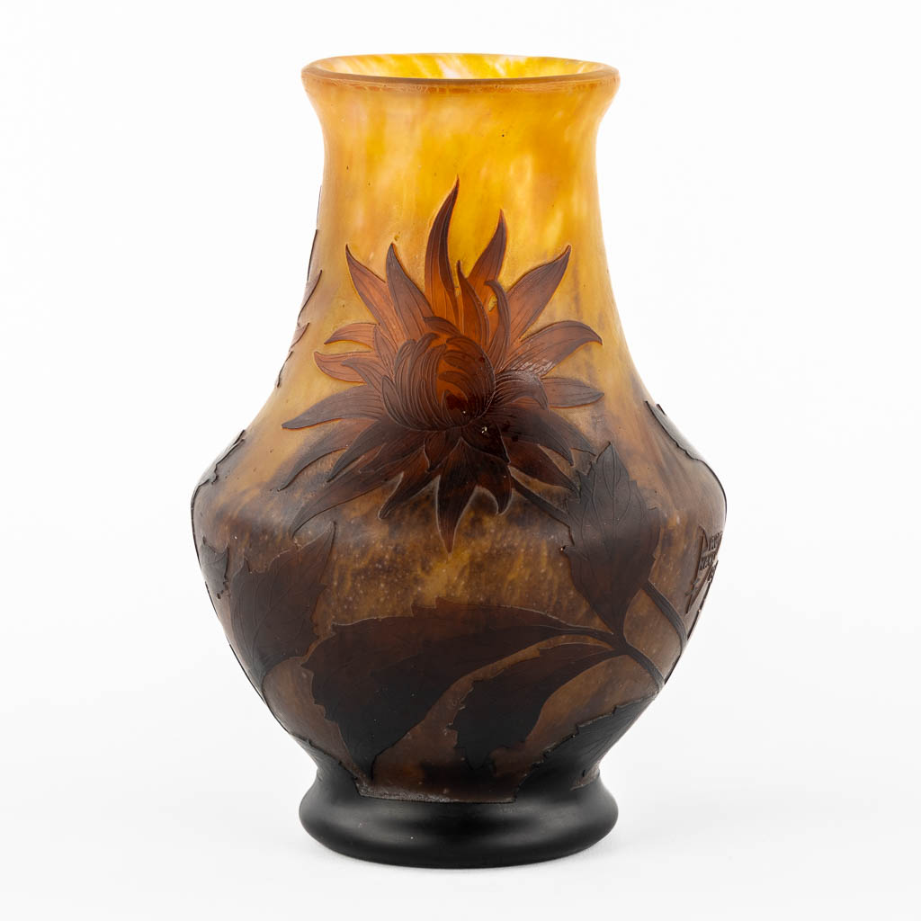 Daum Nancy, 'Dahlia' pâte de verre glass. (C.1910).